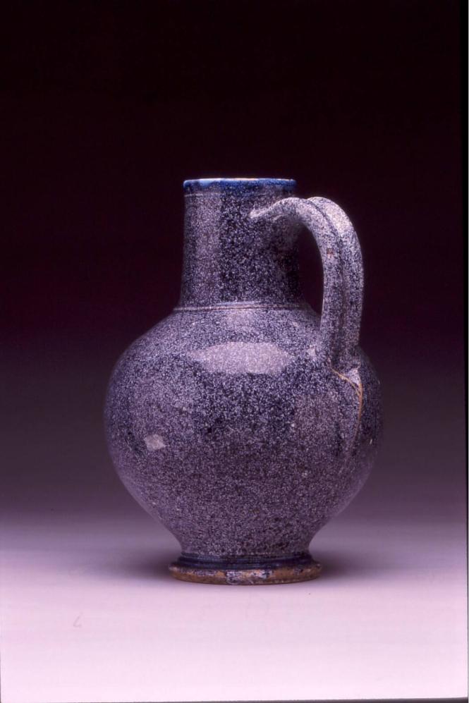 Jug with powdered ground