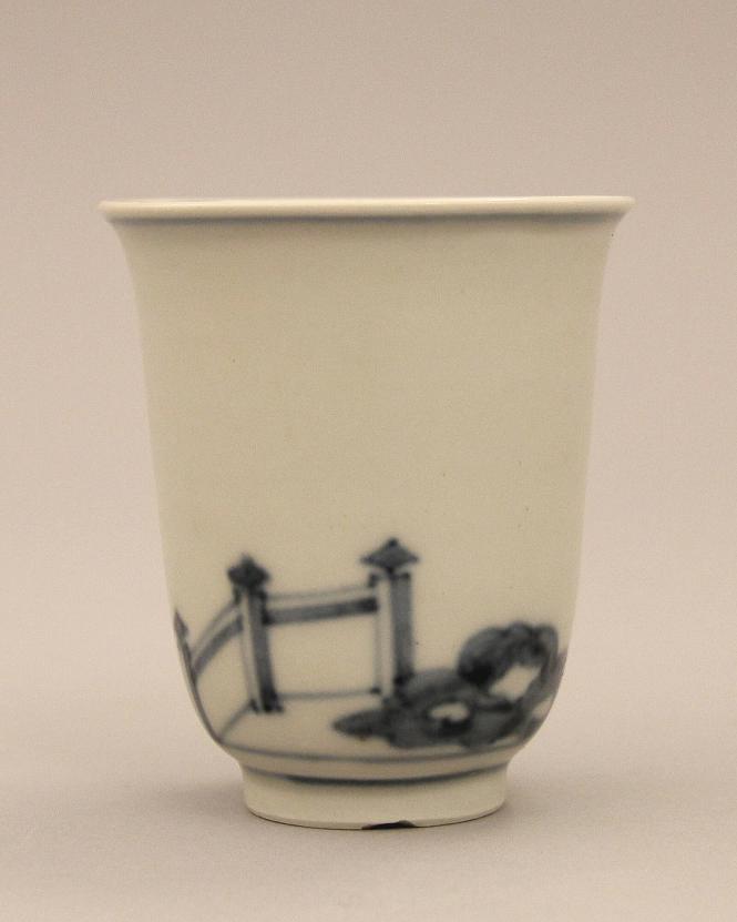 Beaker with underglaze blue design