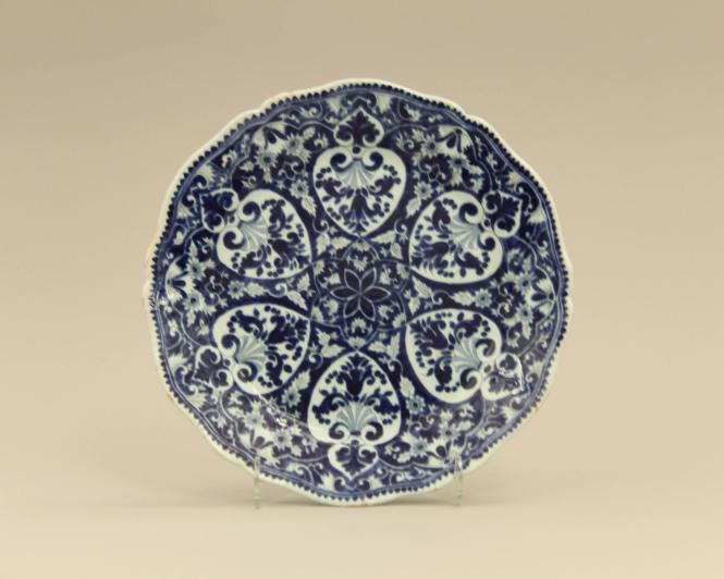 Lobed faience plate